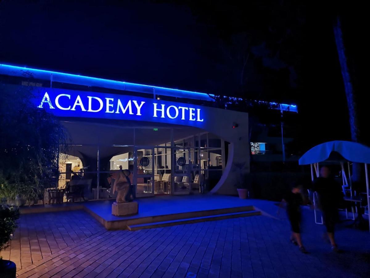 ונוס Academy Hotel מראה חיצוני תמונה
